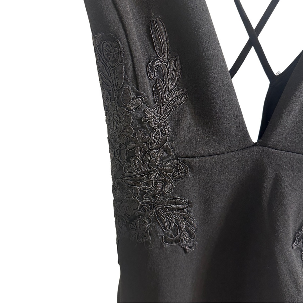 NWT Elegant Long Black Formal Symphony Dress with Deep V-Neck and Lace Detailing - Picture 2 of 11